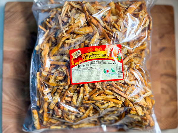 Нитка ЖАРЕНАЯ "Чеснок с зеленью" Oktobersnack 1 кг (сырный продукт) в Якутске