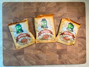 Мучные полоски МАЛИНОВЫЕ со вкусом острых бараньих рёбрышек 76 гр: Горох жареный со вкусом СЫРА 