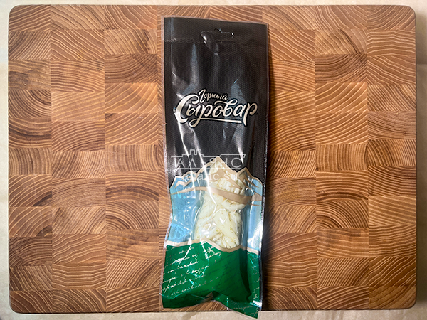 Сыр 100 гр ГОРНЫЙ СЫРОВАР (Косичка с укропом и чесноком) в Якутске