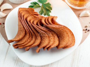 Ведро Ржаные гренки со вкусом холодца и хрена: Ресторанные гренки с сметаной и зеленью